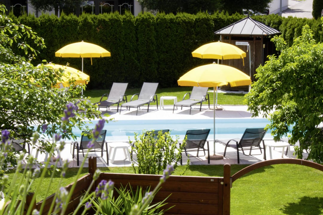 Garten und Pool Pension Sattlerenglhof