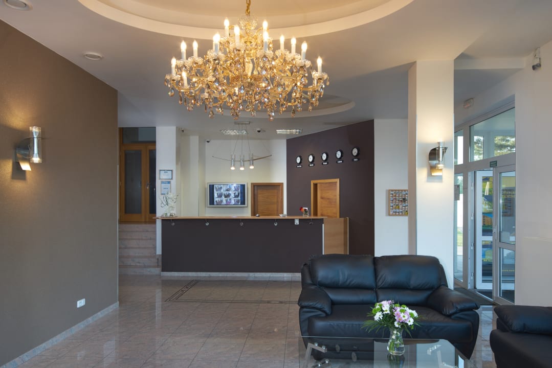 Lobby Hotel Aura Design & Garden Pool