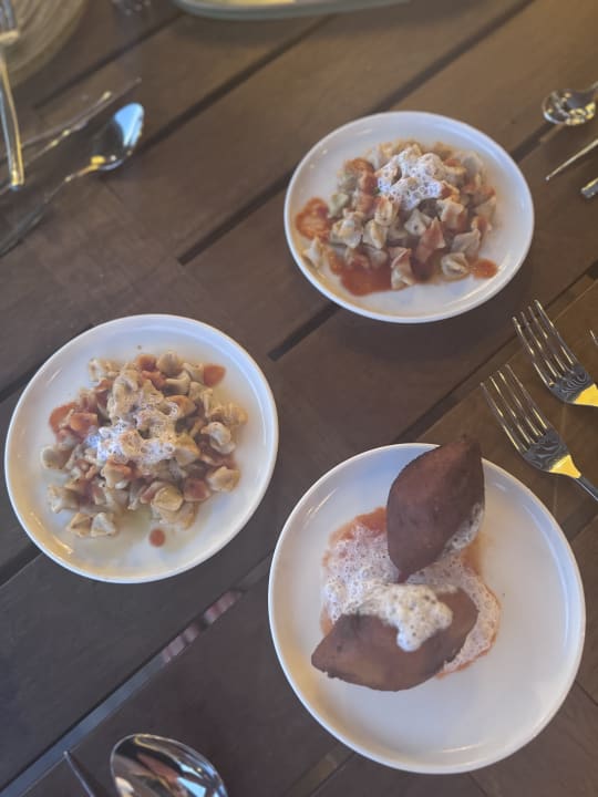 Gastro Jacaranda Luxury Resort