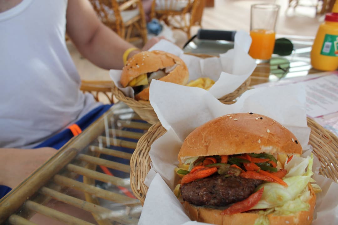 Sunset Bar Burger - sehr lecker!  Makadi Palace
