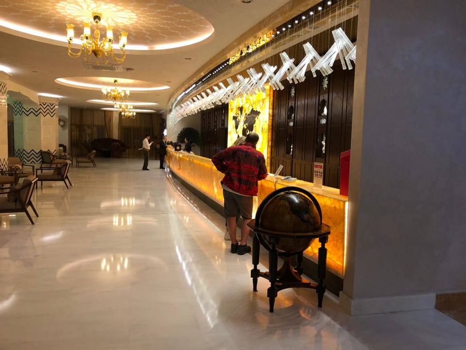 Lobby Royal Taj Mahal Hotel