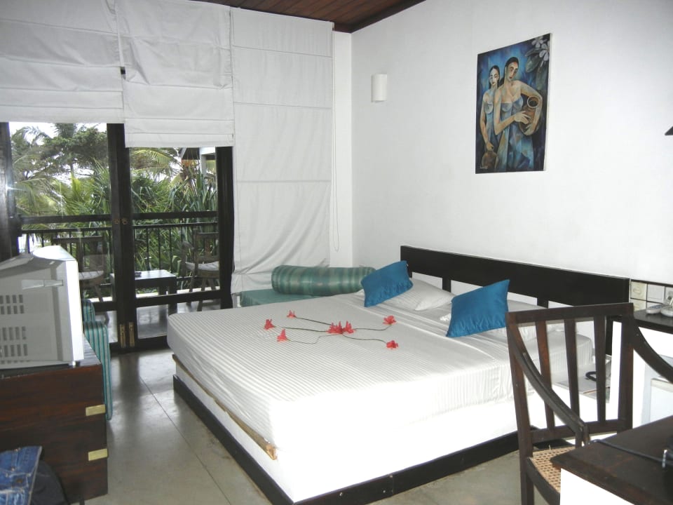 Hotelzimmer zum Balkon hin Earl’s Reef Beruwala