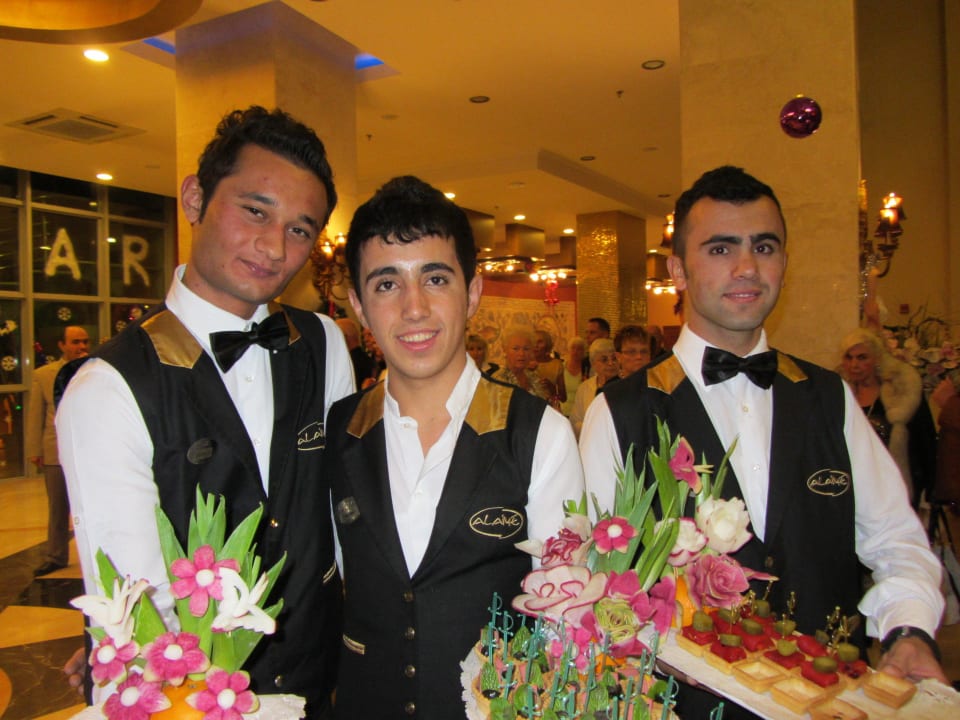 Nette neue Kellner Alaiye Resort & Spa