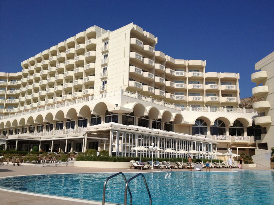Das Hotel vom Pool aus Rodos Palladium Leisure & Wellness