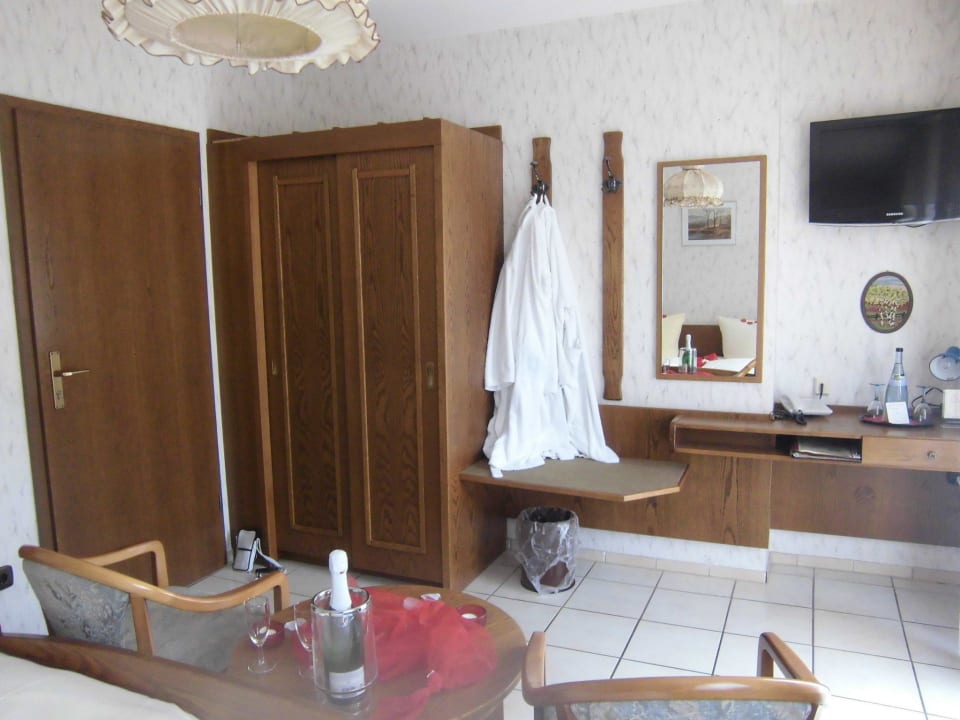 Zimmer aus einer anderen Perspektive Hotel Gasthof Zur Krone