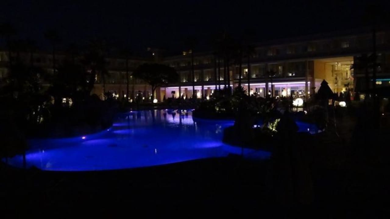 Pool und Aussenbereich der Bar Hipotels Playa la Barrosa