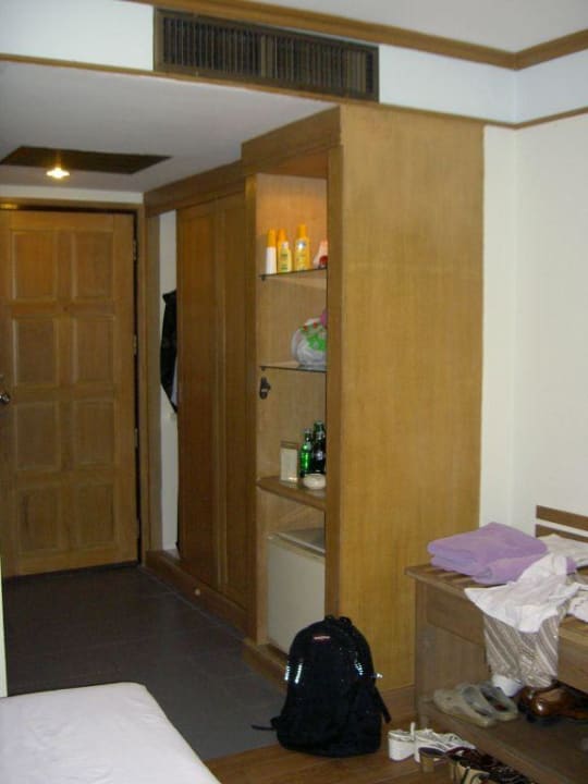 Schrank, Kühlschrank, Ablage Hotel Grand Jomtien Palace