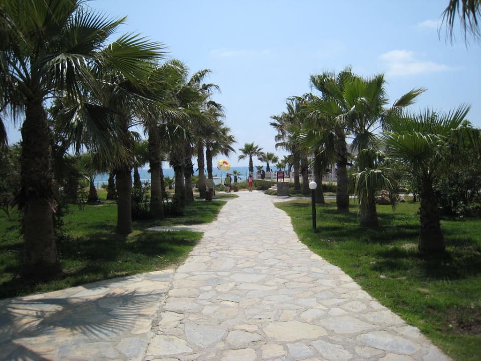 Der Weg zum Strand Club Grand Aqua