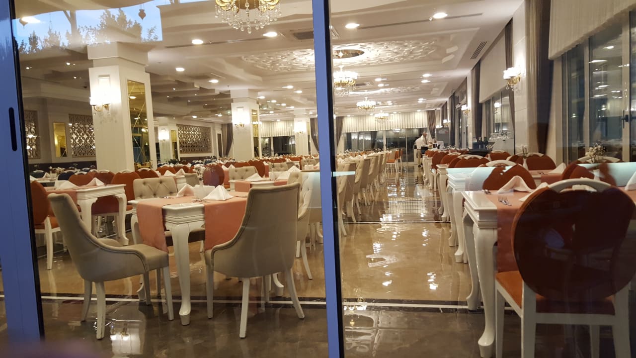 Gastro Side Royal Palace Hotel & Spa