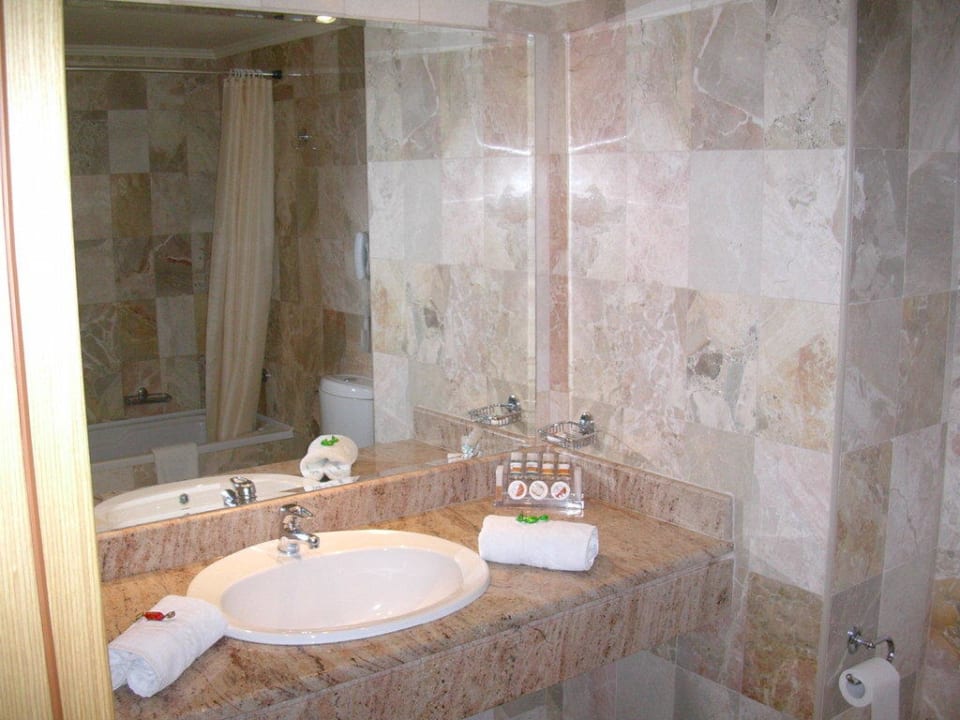 Badezimmer Hotel Kalithea Mare Palace