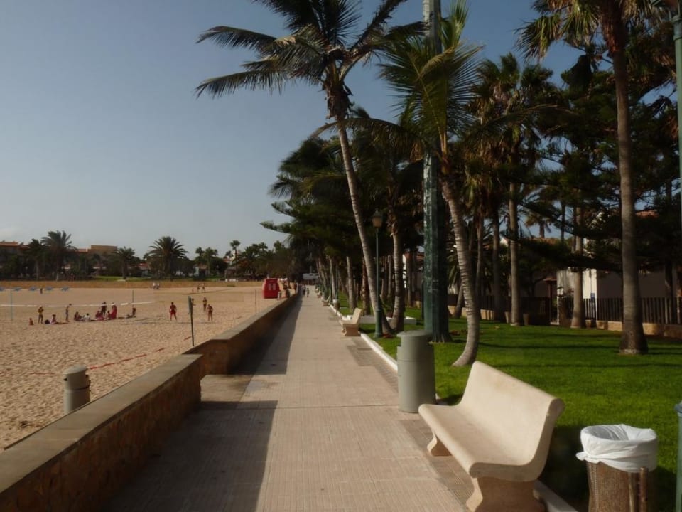 Promenada przy plaży Barceló Fuerteventura Castillo