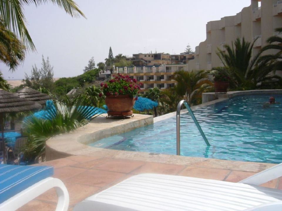Pool auf oberen Terrasse Corallium Dunamar by Lopesan Hotels