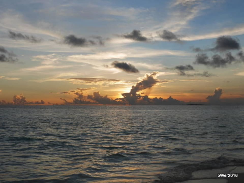 Wolkenbilder Embudu Village