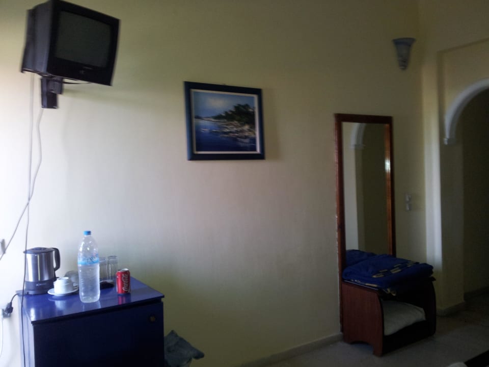 Tv und Kühlschrank Hotel Christina