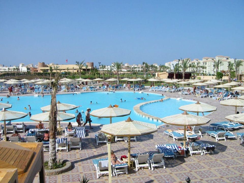 Blick vom Hauptgebäude in die Hotelanlage mitte Pickalbatros Dana Beach Resort - Hurghada