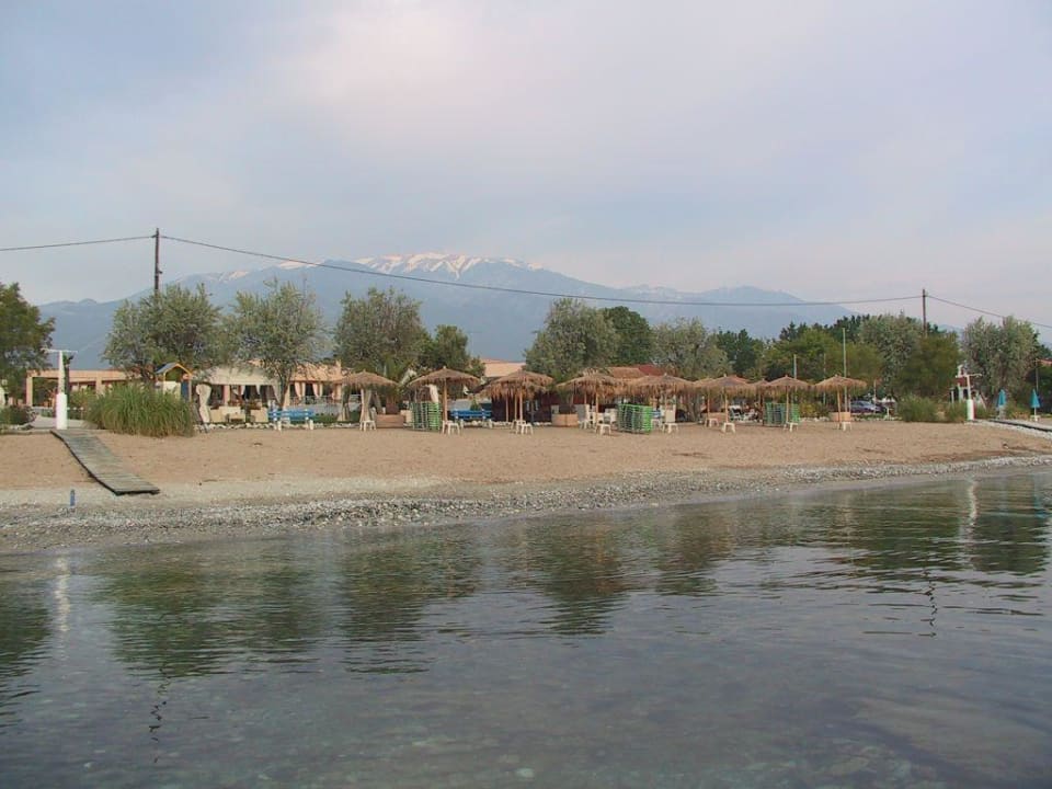 Blick vom Steg auf Hotel und Olymp alltoura Club Hotel Poseidon Palace
