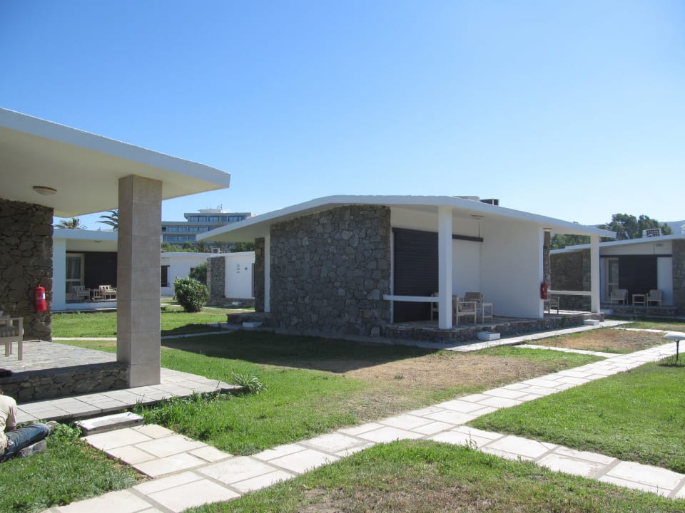 Die schönen Bungalows mit Natursteinen Civitel Creta Beach