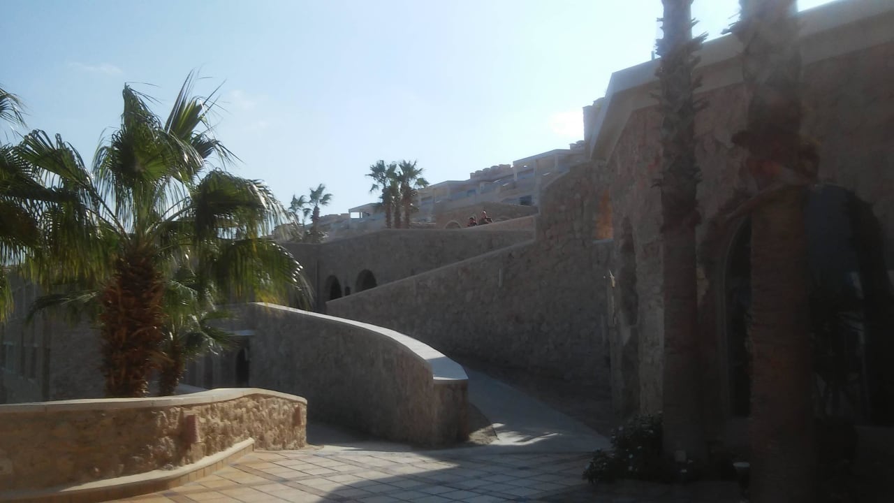 Es gibt nicht nur Treppen sondern auch Schrägen... Pickalbatros Citadel Resort