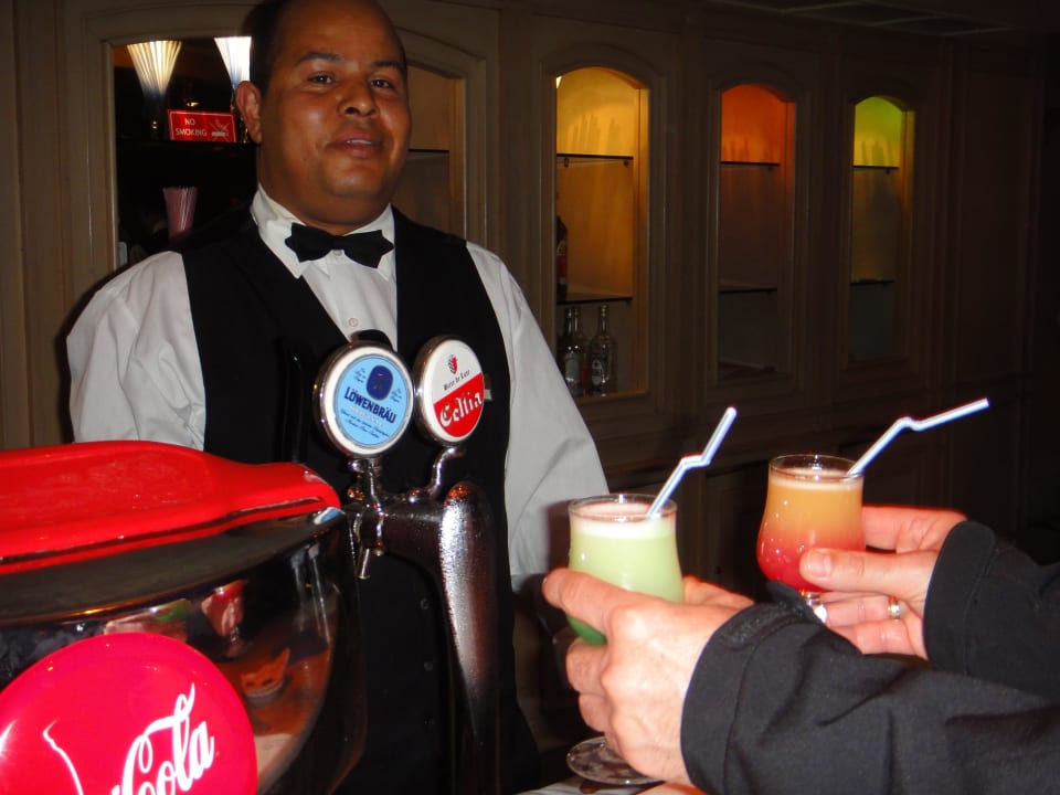 Netter Barmann Hotel El Mouradi Djerba Menzel