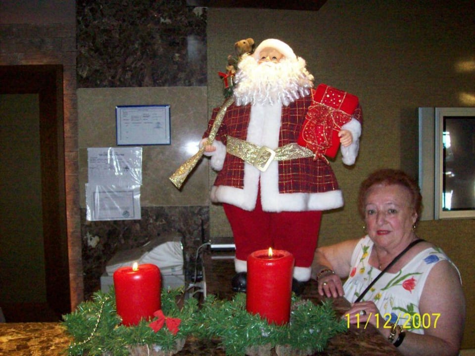Ein Nikolaus an der Rezeption Sherwood Exclusive Lara
