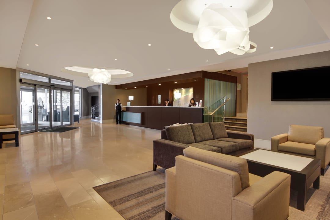 Entrance & Lobby Hotel Holiday Inn Calgary Airport
