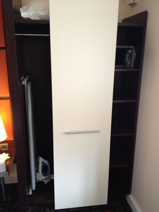 Schrank Hotel ibis Styles Southwark Rose