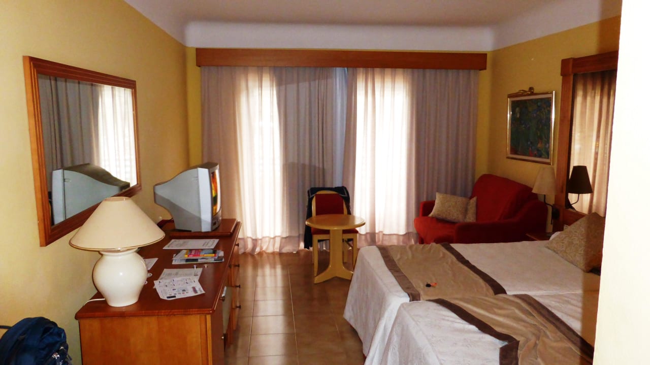 Blick von der Eingangstür links wäre Bad GF FANABE