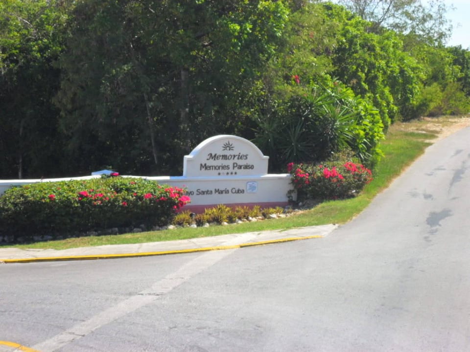 Zufahrt zum Hotel Memories Paraiso