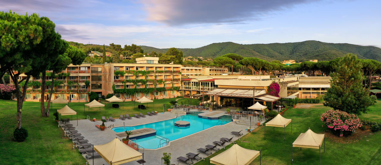 Außenansicht Golf Hotel Punta Ala