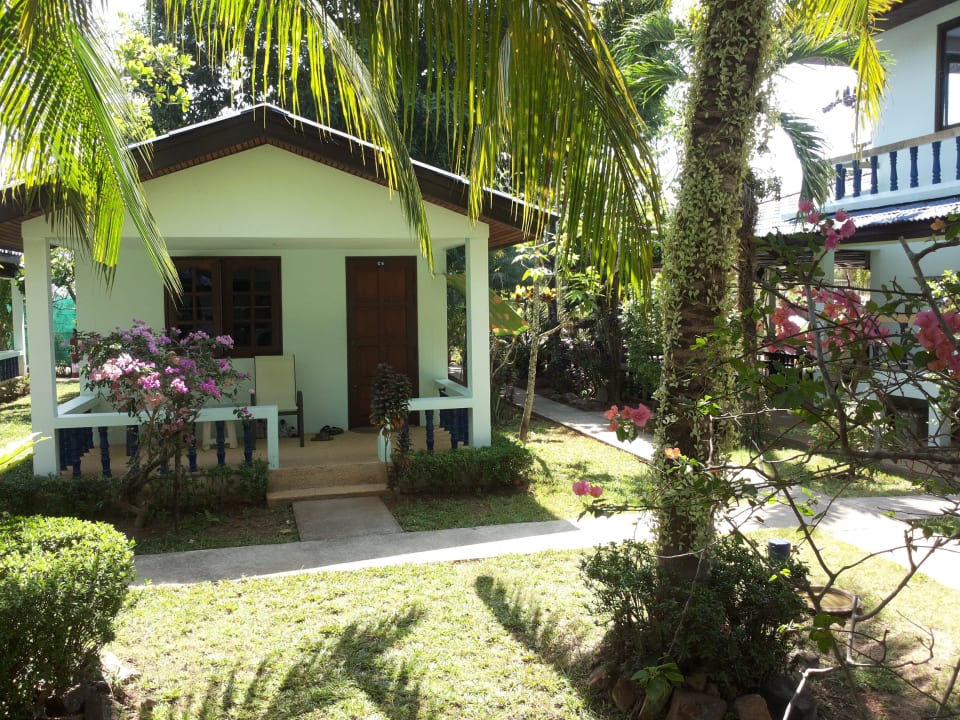 Bungalow i z boku restauracja Hotel Sabai Resort