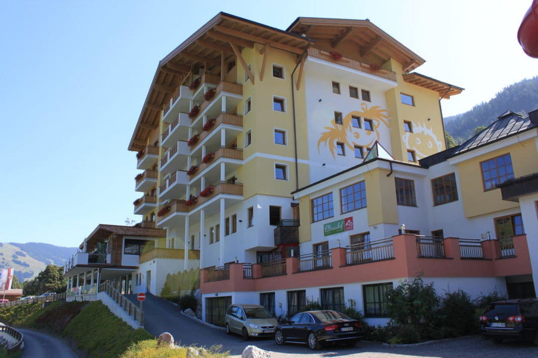 Haus von rechts Familienresort Ellmauhof – das echte All Inclusive