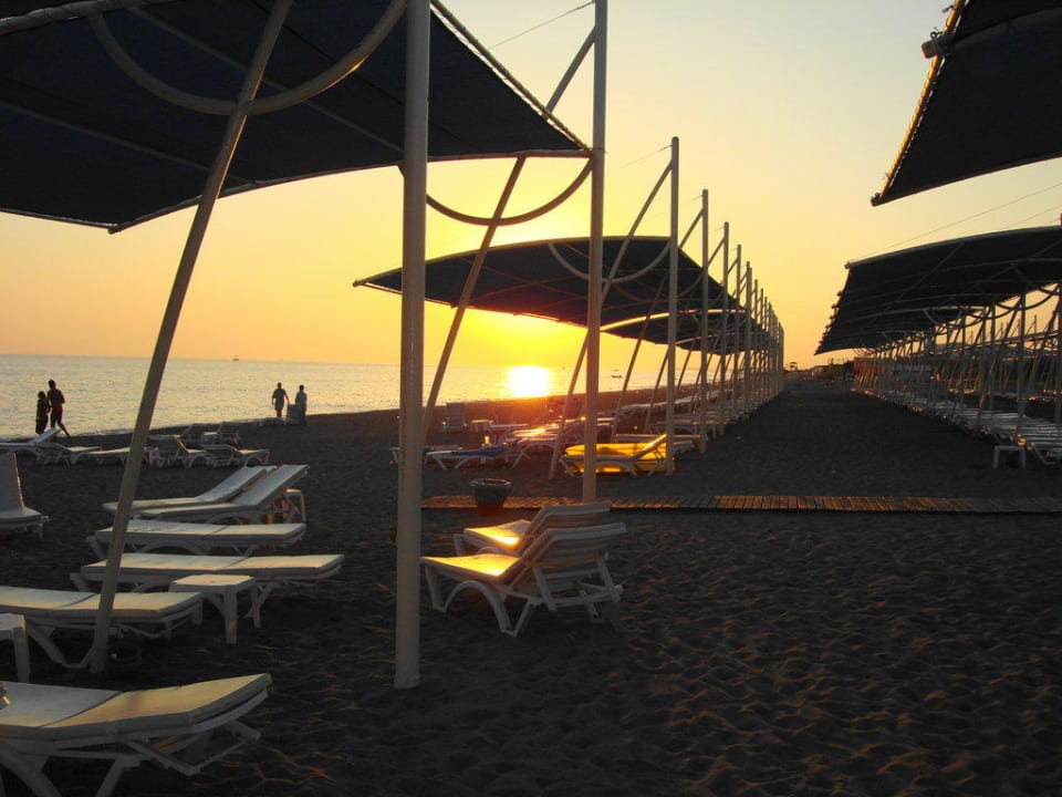 Sonnenuntergang am Strand Seaden Sea World Resort & Spa