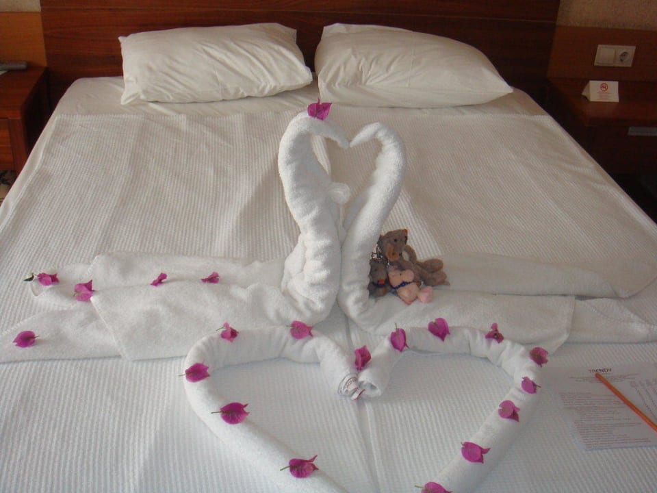 Schön dekoriertes Bett Trendy Aspendos Beach Hotel