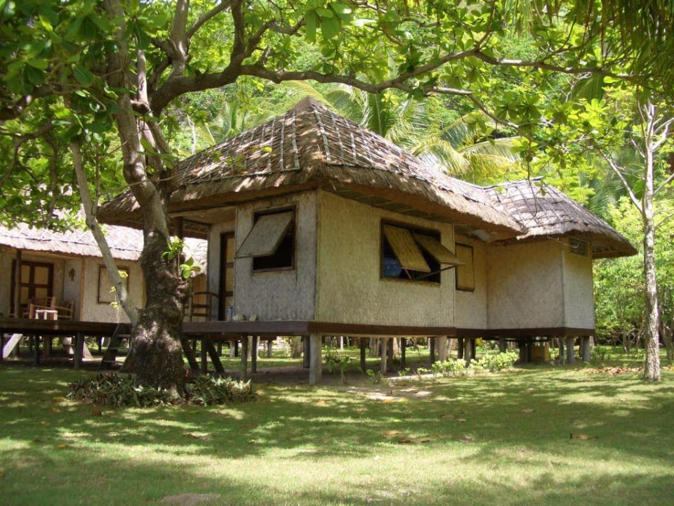 Bungalow Sangat Island Dive Resort
