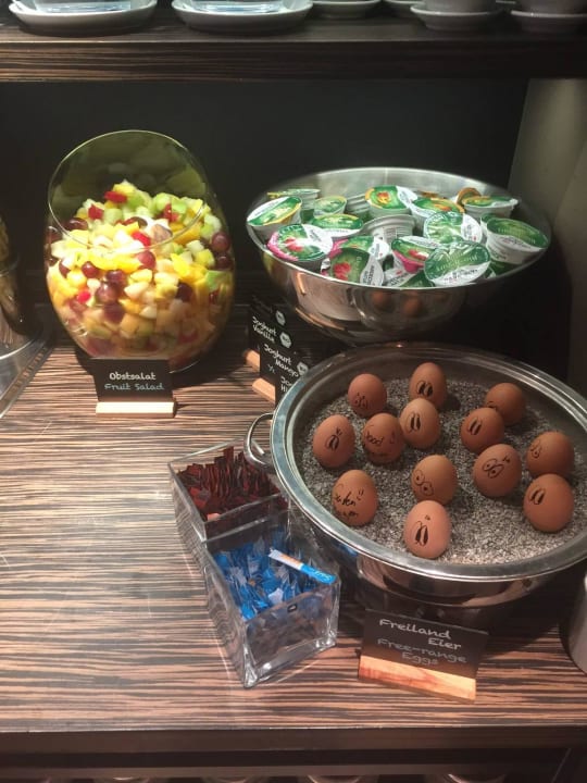 Bio-Frühstück mit Liebe gemacht Motel One München-Westend