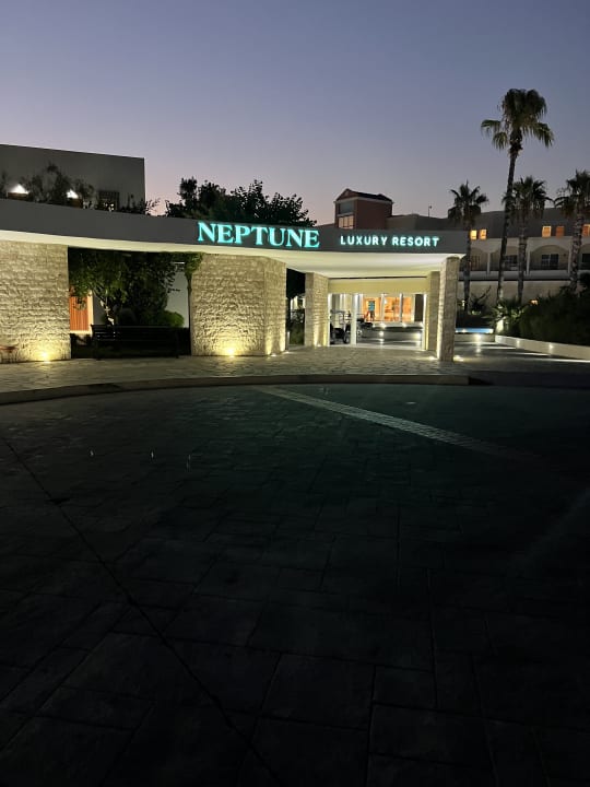 Außenansicht Neptune Luxury Resort