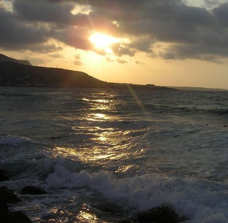 Sonnenuntergang Alexander Beach Hotel & Village Resort