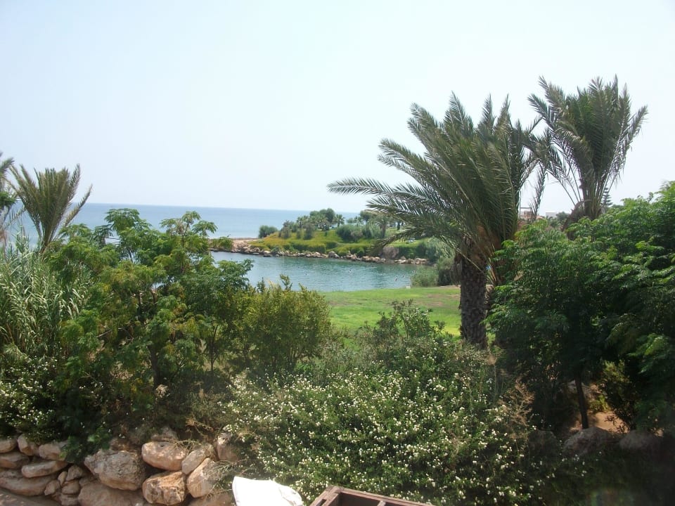 Badebucht vom Hotel aus gesehen Atlantica Sea Breeze