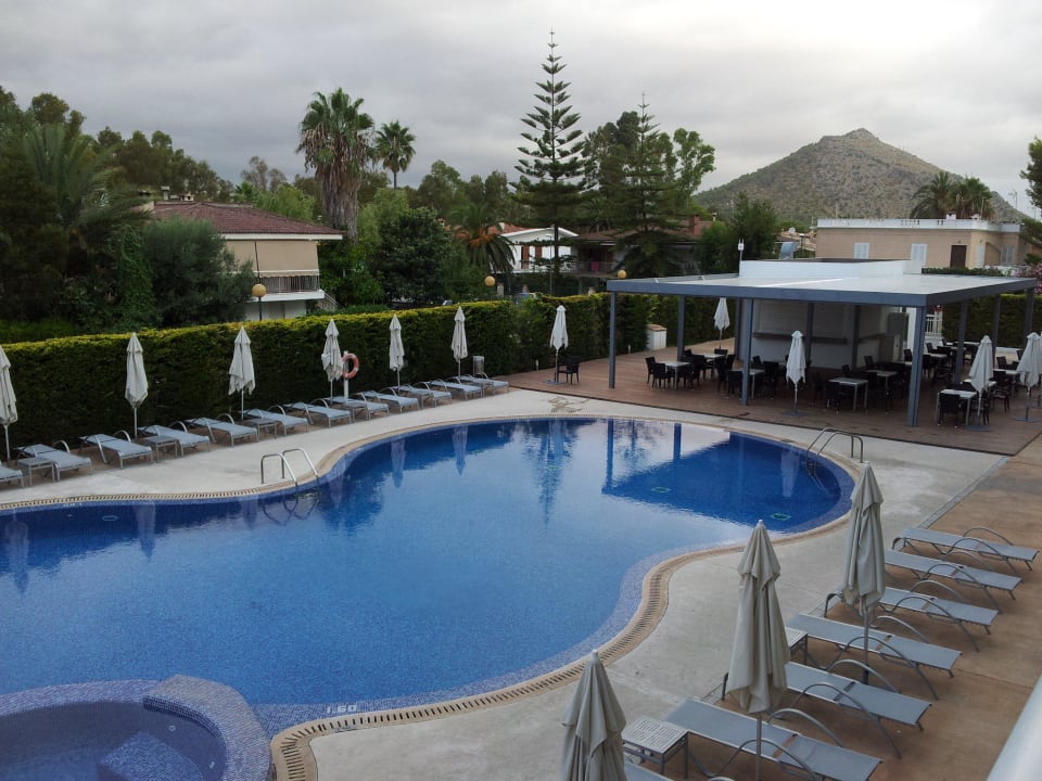 Große Außenpool Richtung Straße (hinten) Las Gaviotas Suites Hotel