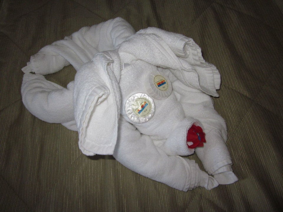 Auf dem Bett Sol Luna Bay