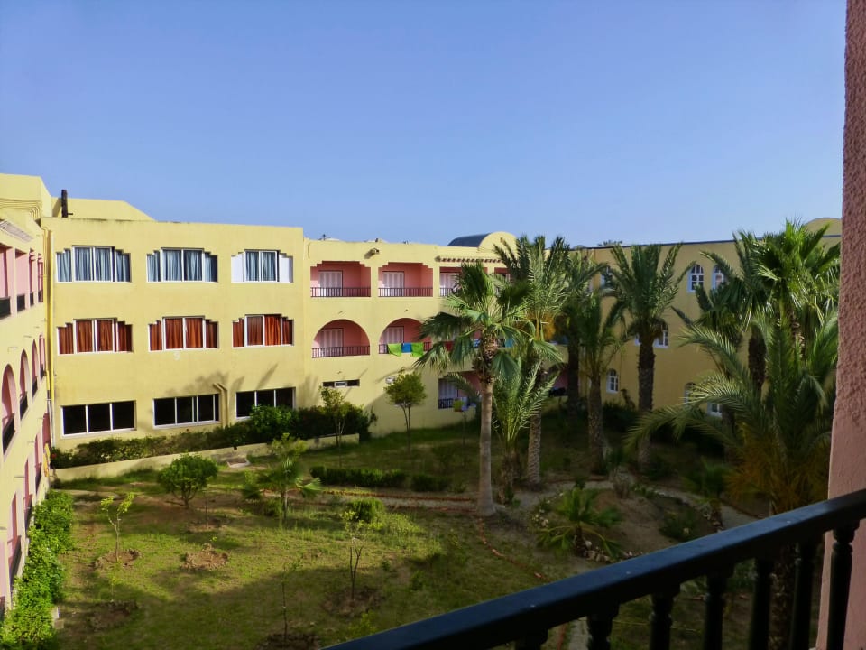 Ogród wewnętrzny Houda Golf & Beach Club