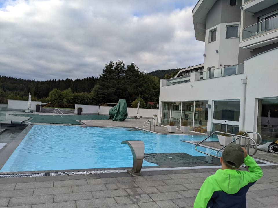 Pool AIGO welcome family