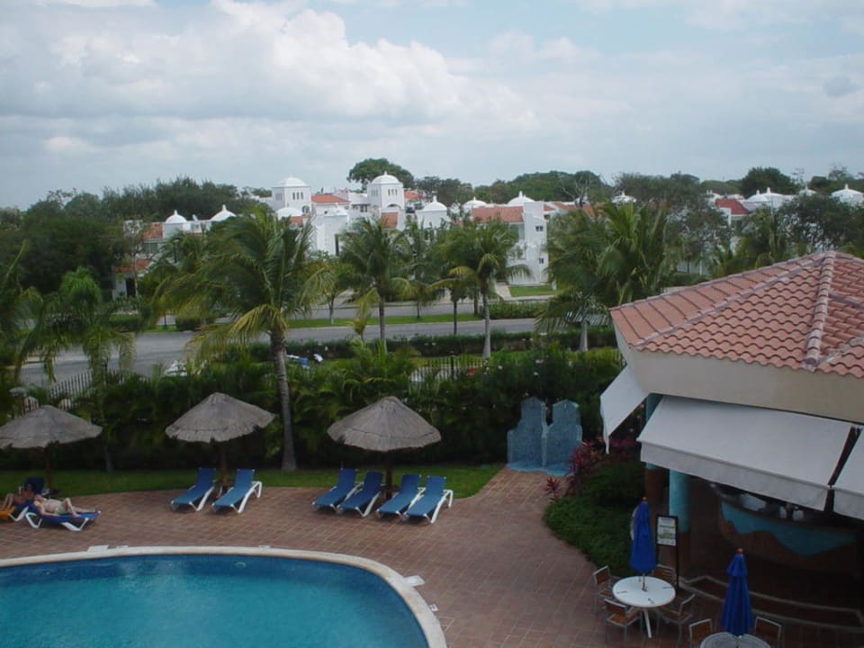 Ausblick vom Zimmer 8310 zum Pool Sandos Playacar Beach Resort