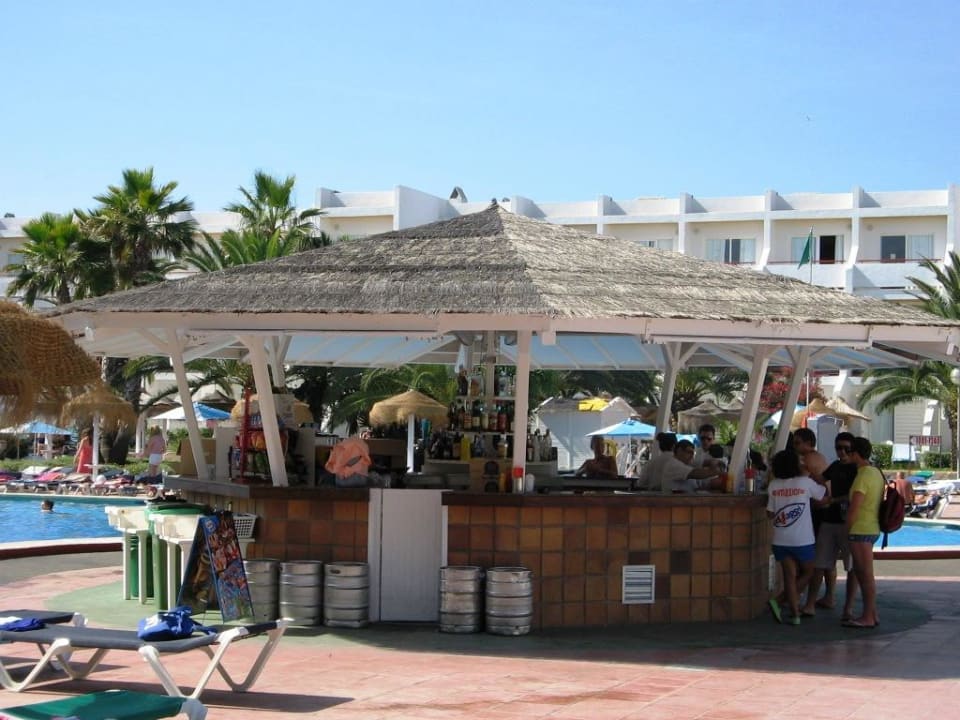 Poolbar ohne großes Gedränge Grand Palladium White Island Resort & Spa