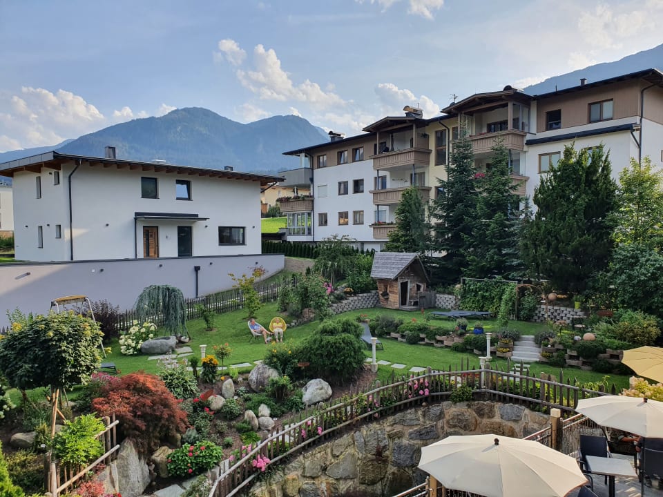 Gartenanlage Hotel Landhaus Zillertal
