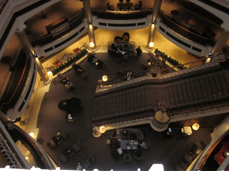 Blick in die tolle Lobby Hotel The Westin Grand Berlin