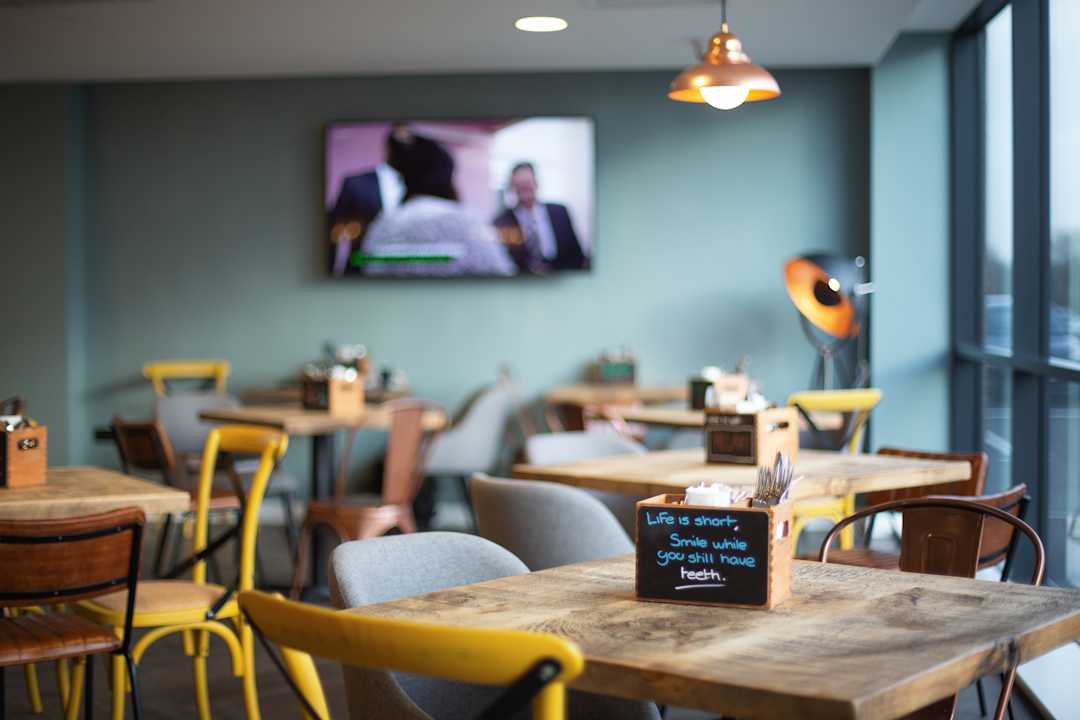 Gastro Holiday Inn - the niu, Loom Manchester North