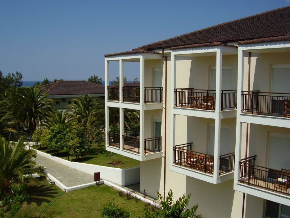 Hotelgebäude der Doppelzimmer und Familienzimmer Alexandra Beach Thassos Spa Resort