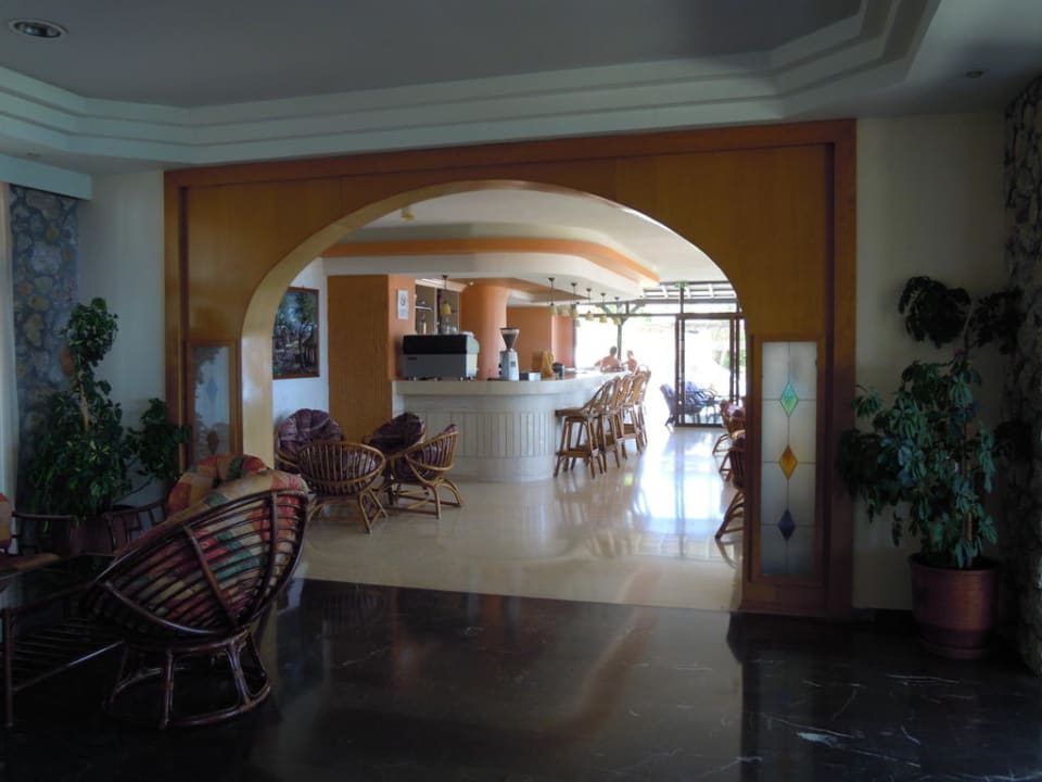 Die Main-bar Dimitra Beach Hotel & Suites