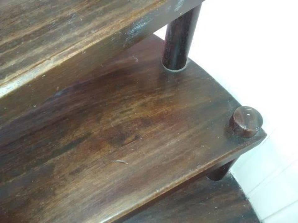 Dreck auf sehr steiler Treppe Hotel Valkenhof